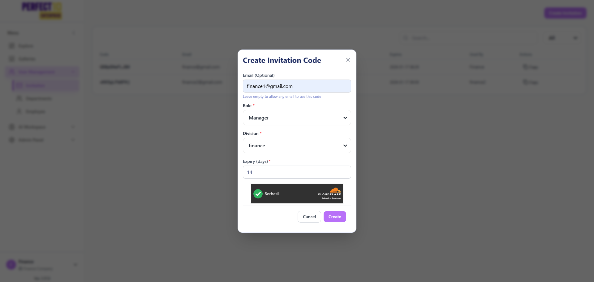 Formulir undangan dengan Email, pilihan Role, pilihan Division, dan kolom Expiry